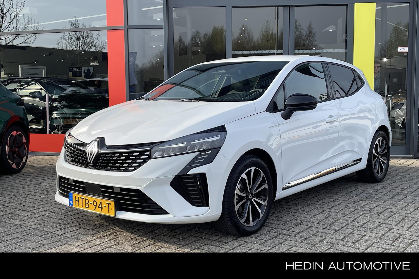 Renault Clio - 1.6 E-Tech Full Hybrid 145 techno | carplay | navigatie | keyless | camera - AutoWereld.nl