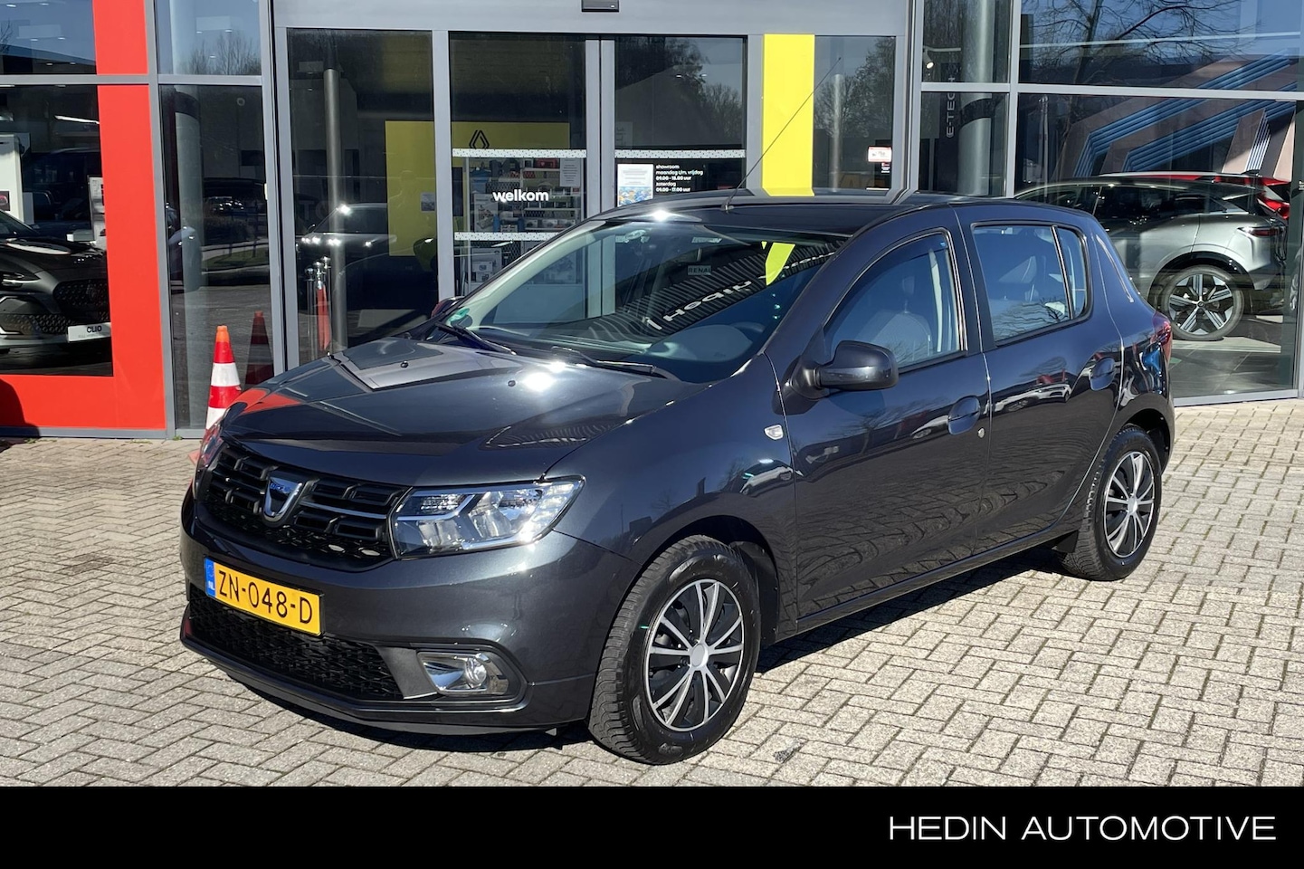 Dacia Sandero - 0.9 TCe Laureate | Winter + Zomerset | Parkeersensoren achter | Radio | Airco | - AutoWereld.nl