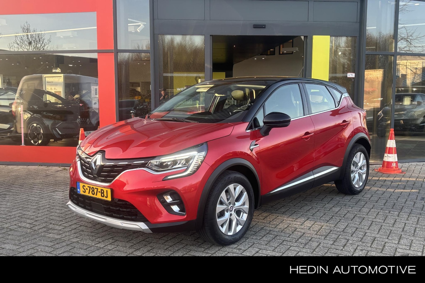 Renault Captur - 1.3 TCe 140 Intens Carplay | navigatie | sensoren achter - AutoWereld.nl