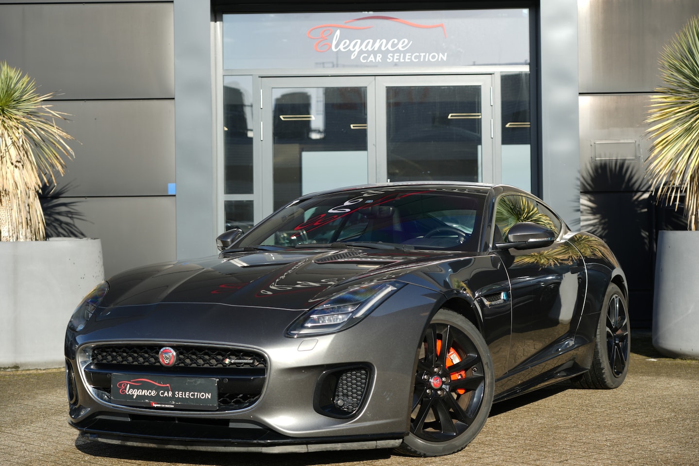 Jaguar F-type - 3.0 V6 RWD R-Dynamic 340pk Panoramadak/Meridian/Camera - AutoWereld.nl
