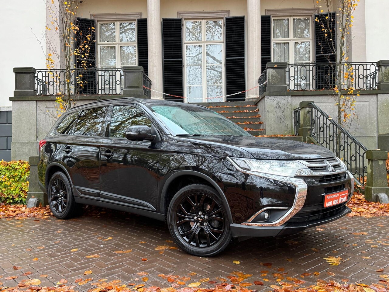 Mitsubishi Outlander - 2.0 Instyle+ 4WD 7P Automaat Sch-Dak Navi 360C Camera Trekhaak Climate Cruise Ctr - AutoWereld.nl
