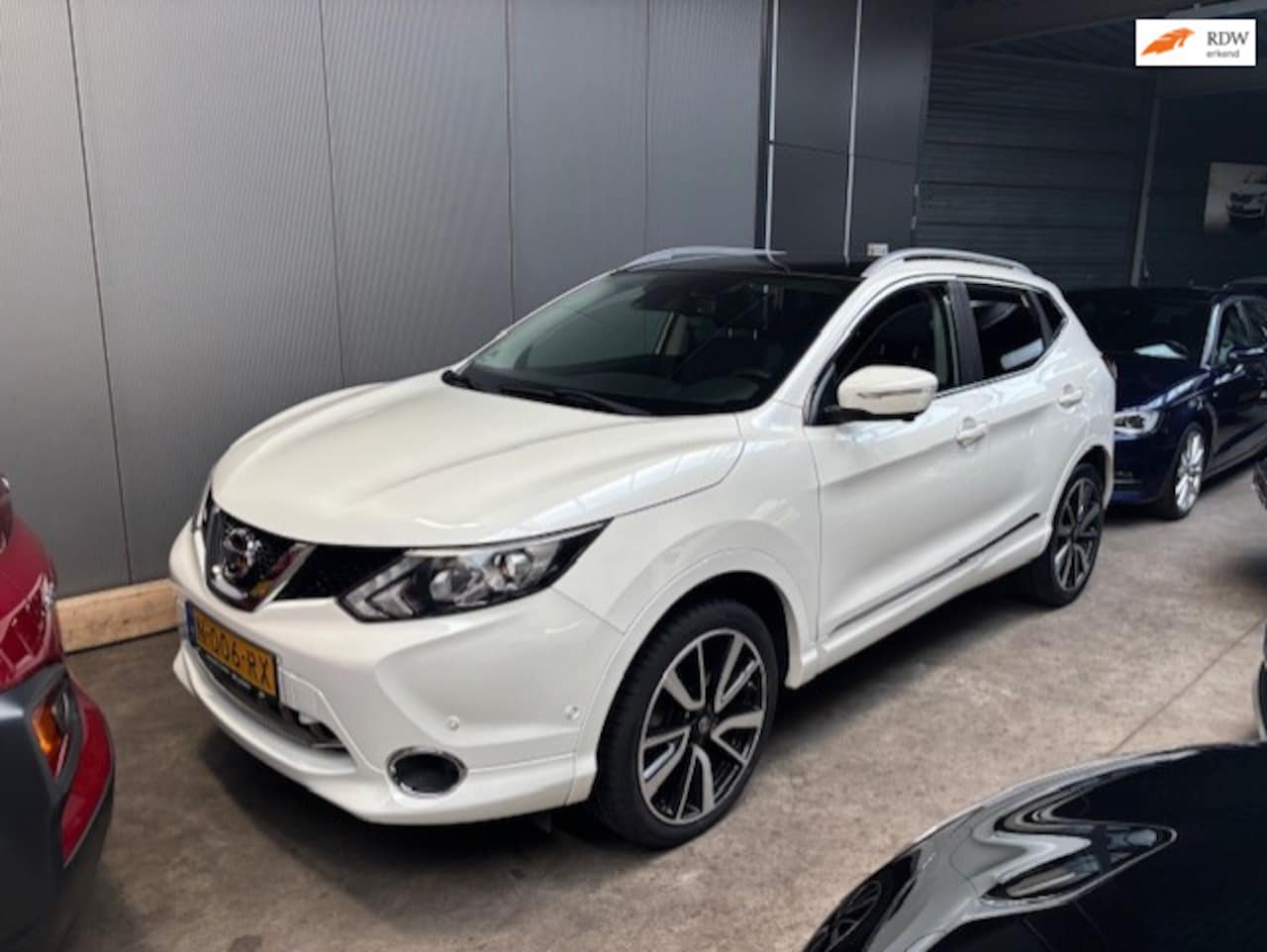 Nissan Qashqai - 1.6 Tekna stoelverw leder trekhaak panorama dak - AutoWereld.nl
