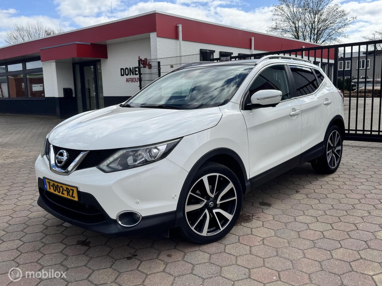 Nissan Qashqai - 1.2 Tekna NAVI PANO VOLLEER 360 CAMERA KEYLESS - AutoWereld.nl