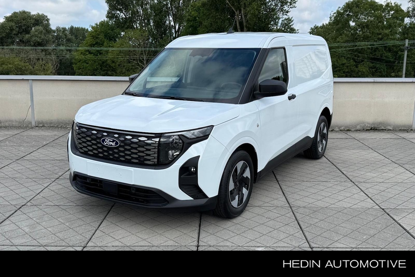 Ford Transit Courier - E-Transit Trend 44 kWh | Winterpakket | Trekhaak | Uit voorraad leverbaar! - AutoWereld.nl
