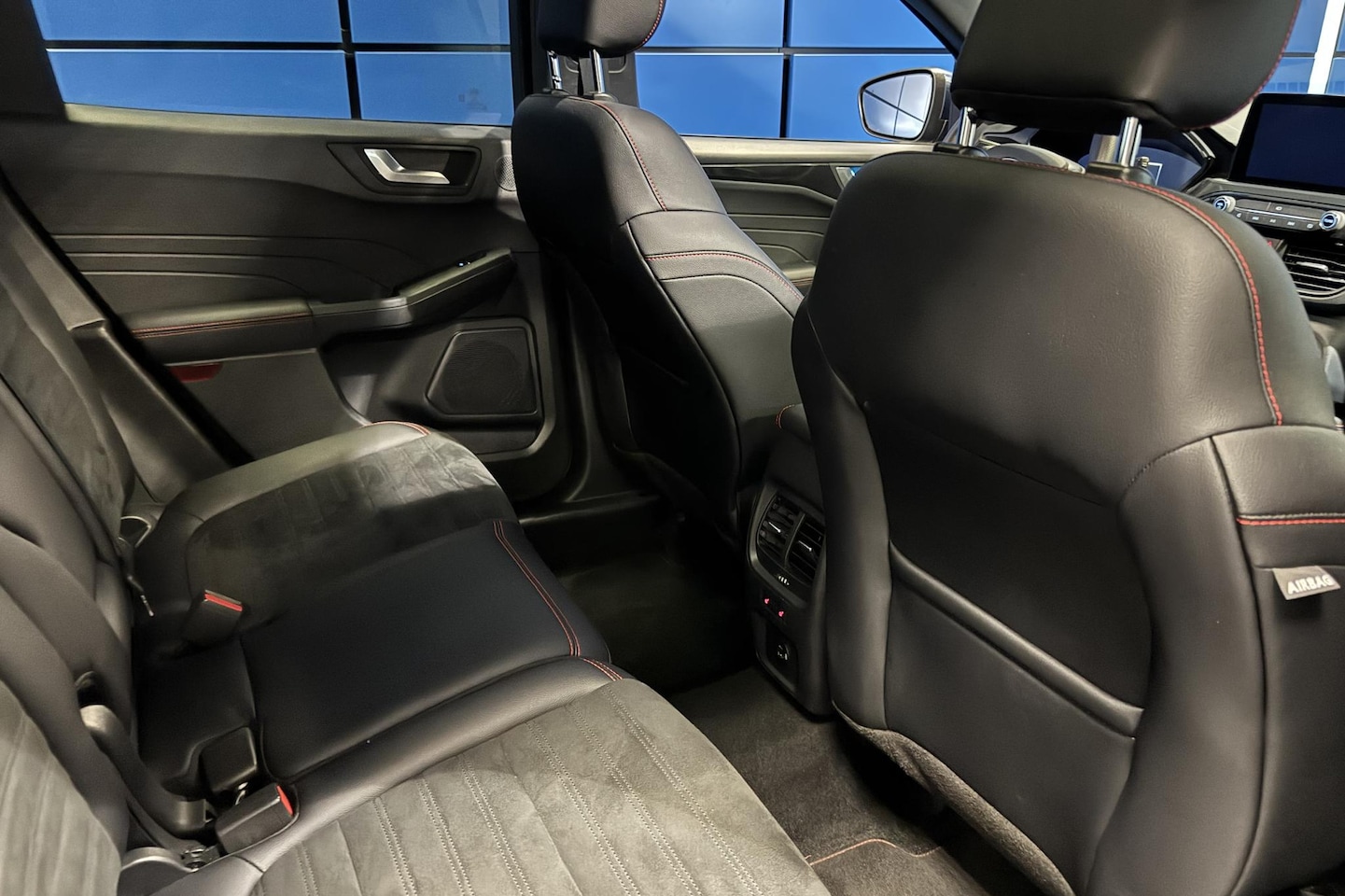 Ford Kuga - 1.5 EcoBoost 150PK ST-Line X | Afn. trekhaak - AutoWereld.nl