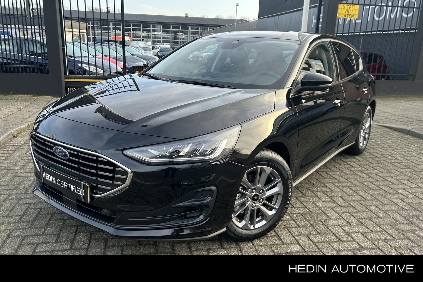 Ford Focus - 1.0 EcoBoost Hybrid Titanium | SYNC 4 | CarPlay | Privacy Glass - AutoWereld.nl