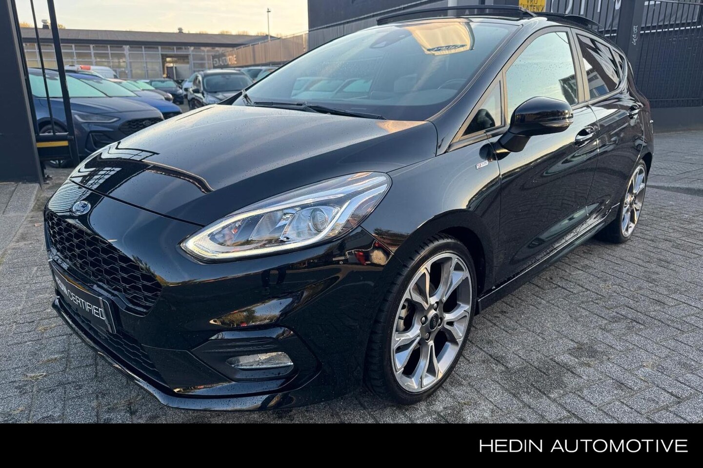 Ford Fiesta - 1.0 EcoBoost ST-Line | Panoramadak | 18 inch | Light Upgrade Pack - AutoWereld.nl