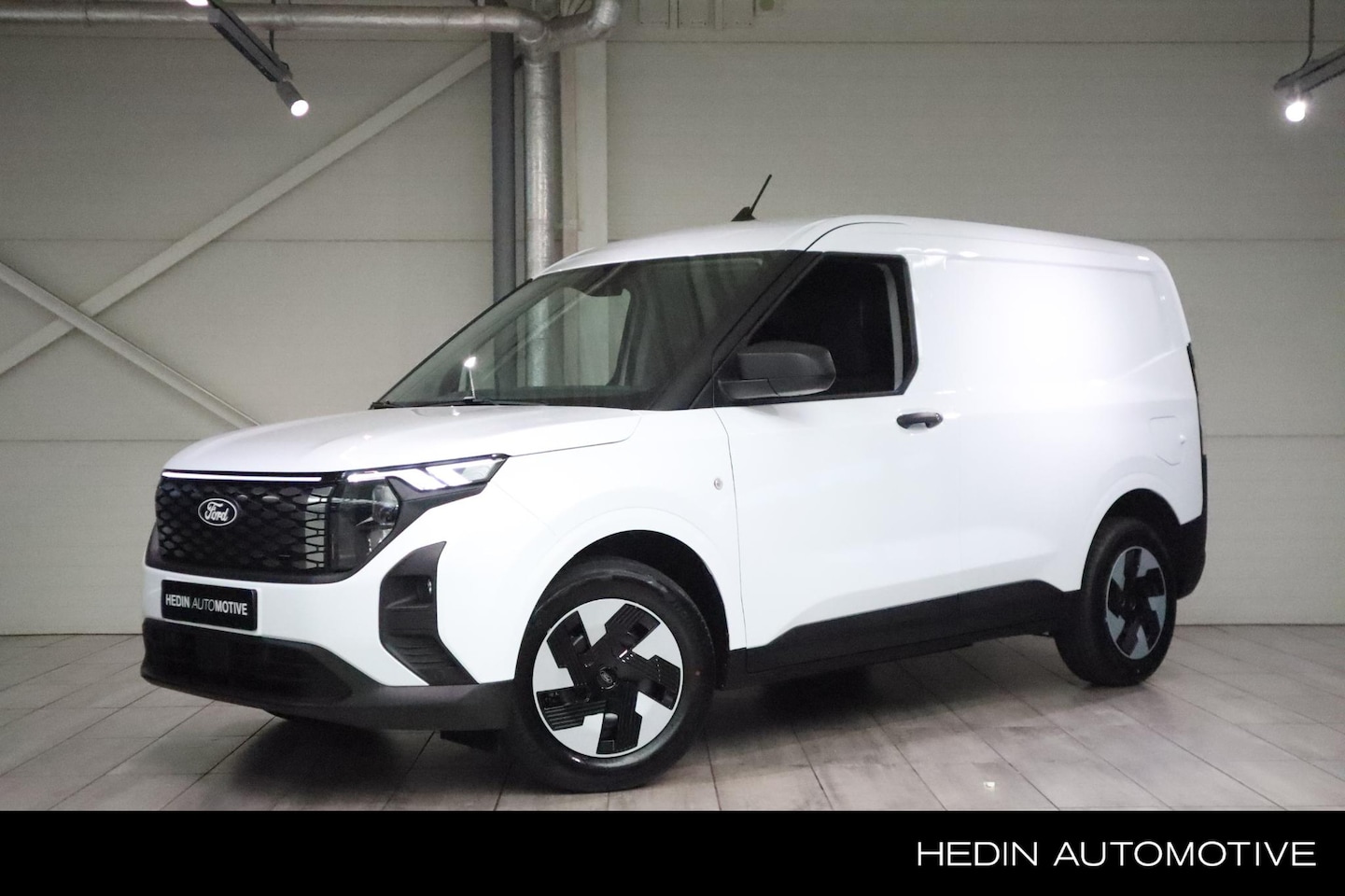 Ford Transit Courier - E-Courier Trend 43kWh 136PK |Toegang Milieu-zones | Driver Assistance Pack | Trekhaak | - AutoWereld.nl