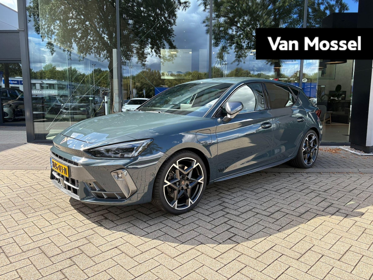 CUPRA Leon - 1.5 TSI e-Hybrid VZ Performance 272PK | Navigatie | Achteruitrij Camera | Travel Assist | - AutoWereld.nl