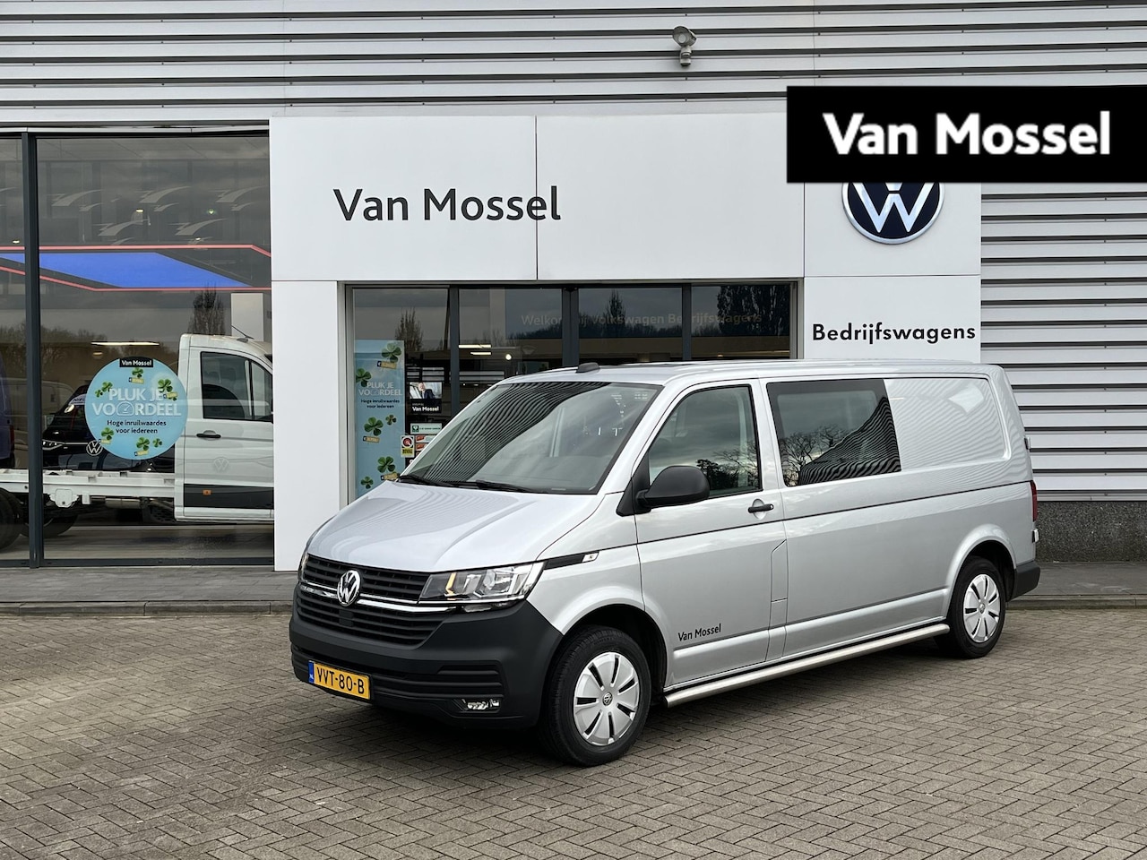 Volkswagen Transporter - 2.0 TDI L2H1 150 PK | Airco | Trekhaak | Achteruitrijcamera | Navigatie | Parkeerhulp acht - AutoWereld.nl