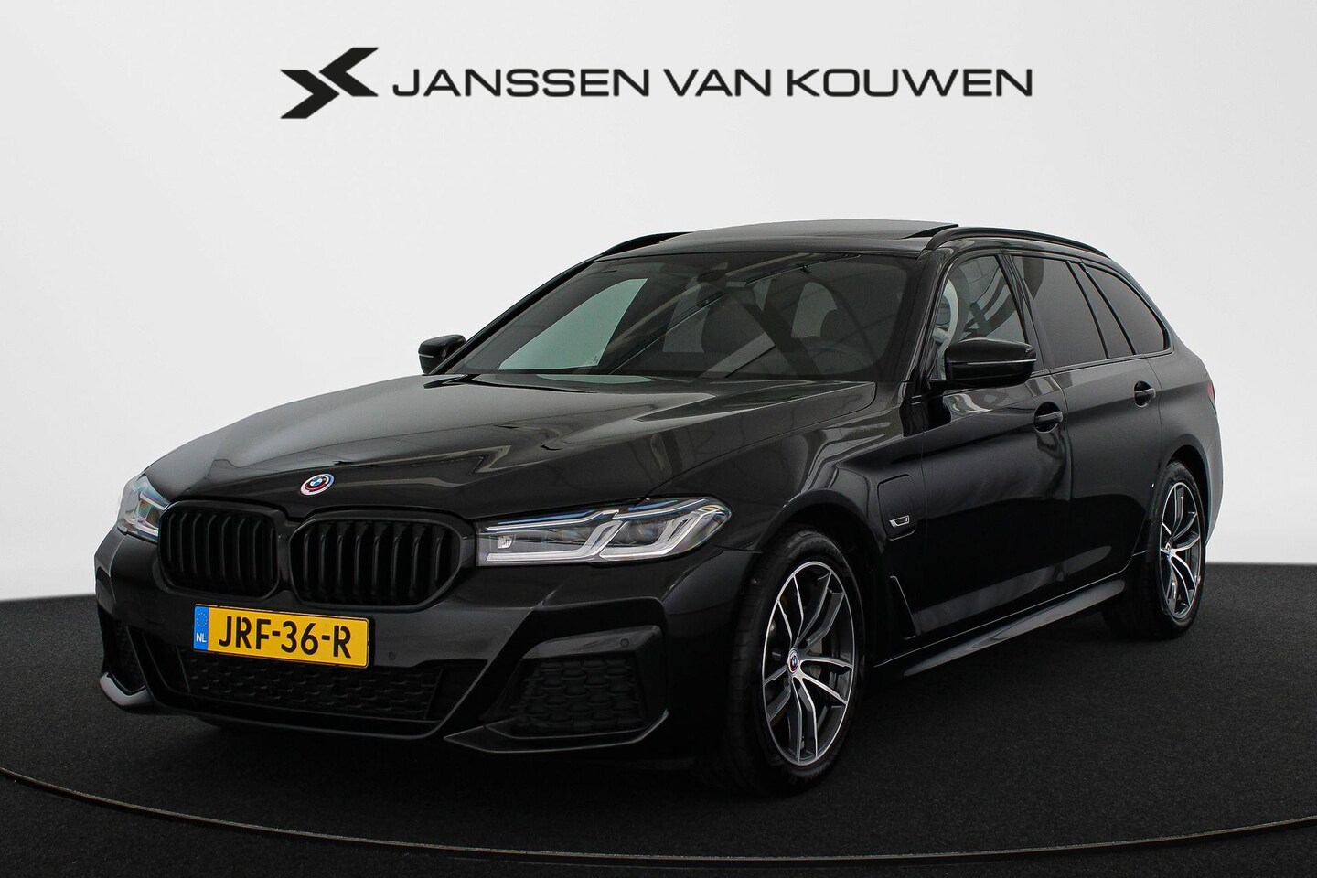 BMW 5-serie Touring - 530e M Sport Panoramadak Laser Harman Kardon Head-Up Keyless - AutoWereld.nl
