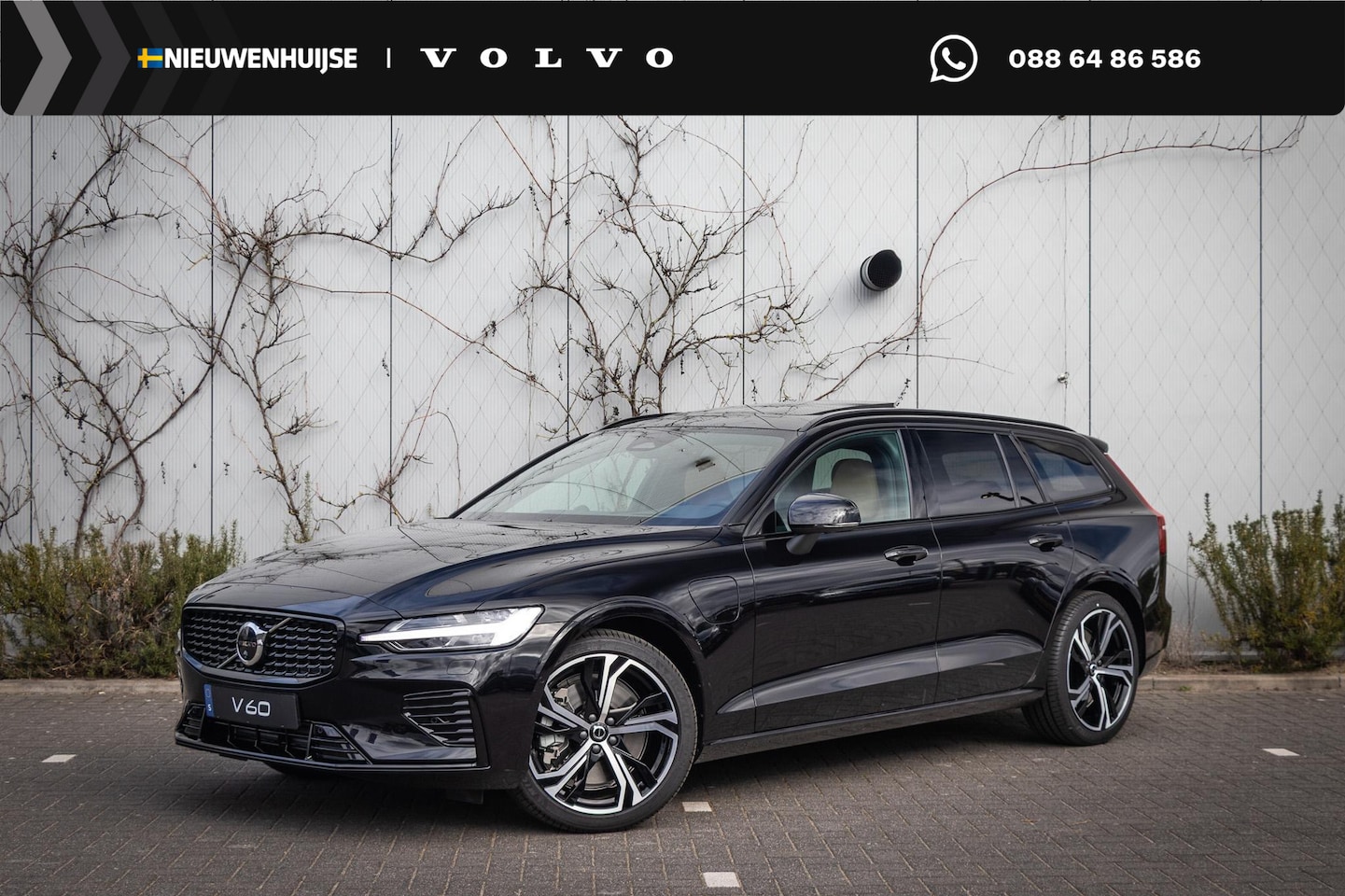 Volvo V60 - 2.0 T6 Plug-in hybrid AWD Ultra Dark | Schuif-/kanteldak | Head Up Display | Donker Glas | - AutoWereld.nl