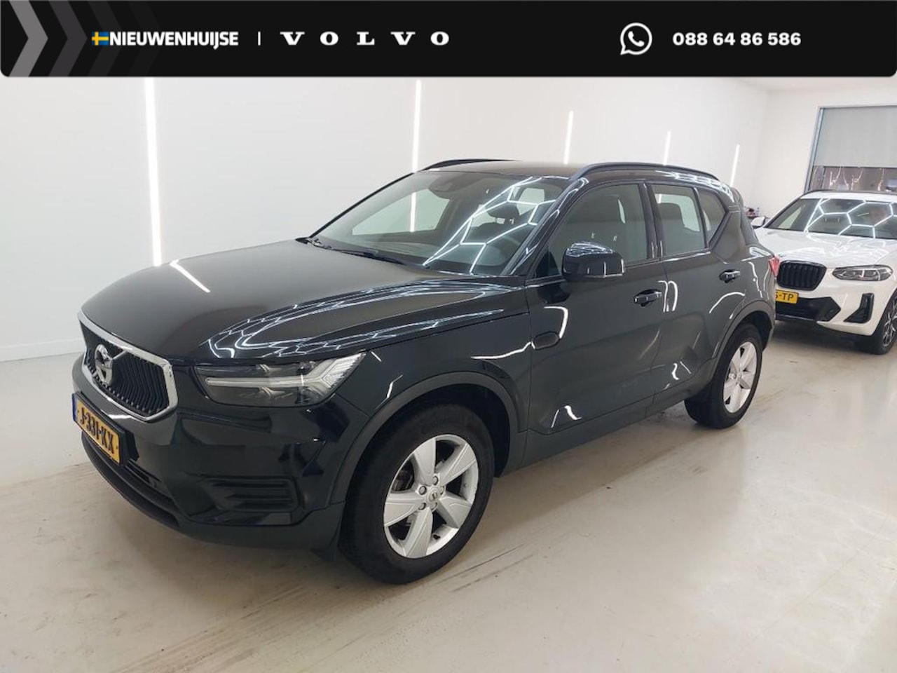 Volvo XC40 - T2 Momentum Core | Navigatie | Cruise Control | Trekhaak | LED Koplampen | DAB | Apple Car - AutoWereld.nl