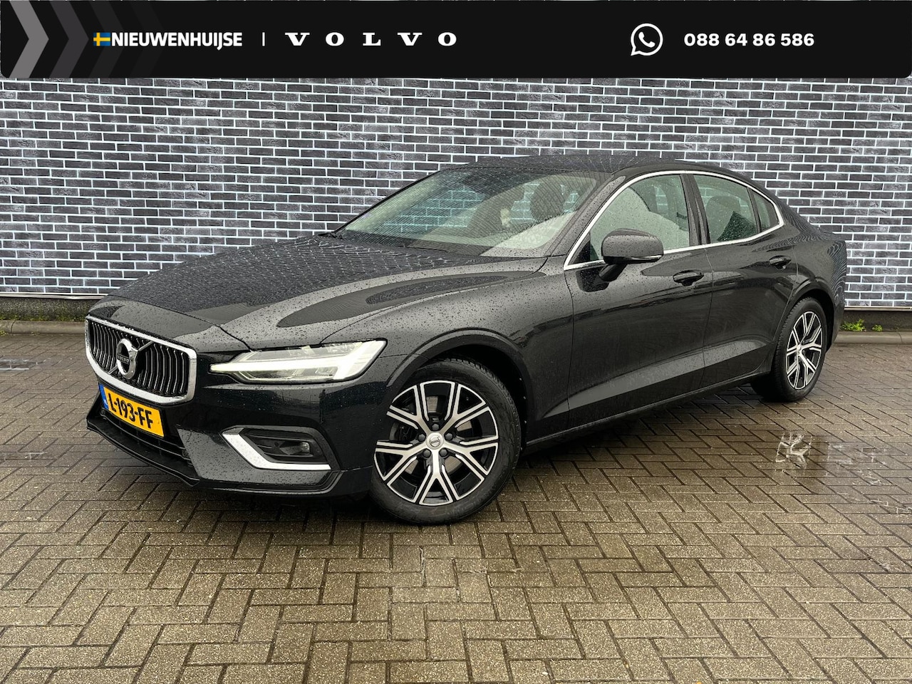 Volvo S60 - 2.0 B4 Inscription | Parkeerverwarming | Trekhaak | Harman Kardon Audio | Achteruitrijcame - AutoWereld.nl