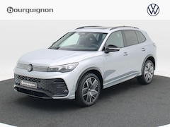 Volkswagen Tiguan - R-Line Edition 1.5 eHybrid 204 PK | Trekhaak | Panoramadak | 360 Camera | Head-up | ACC |