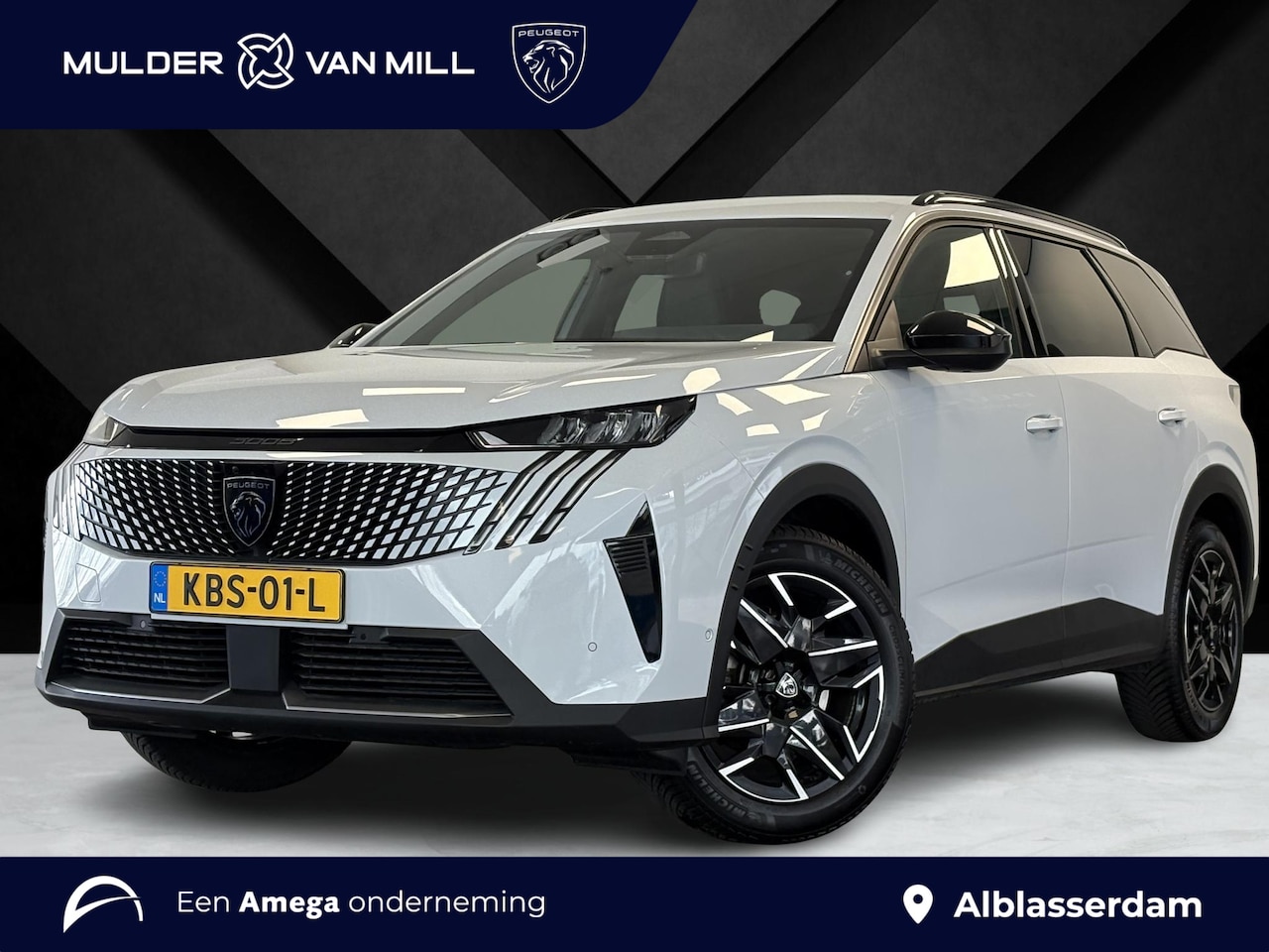 Peugeot 5008 - Allure Pack 1.2 Hybrid 145pk e-DSC6 | PANORAMIC NAVIGATION | 7-ZITS | STOEL+STUURVERW. | K - AutoWereld.nl