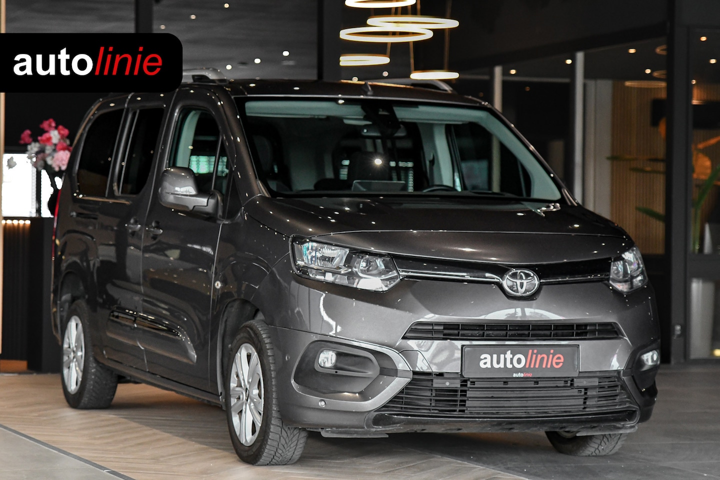 Toyota ProAce City Verso - 1.2 Turbo Professional Long 7p. HUD, ACC, Camera, CarPlay, Keyless, Dodeh! - AutoWereld.nl