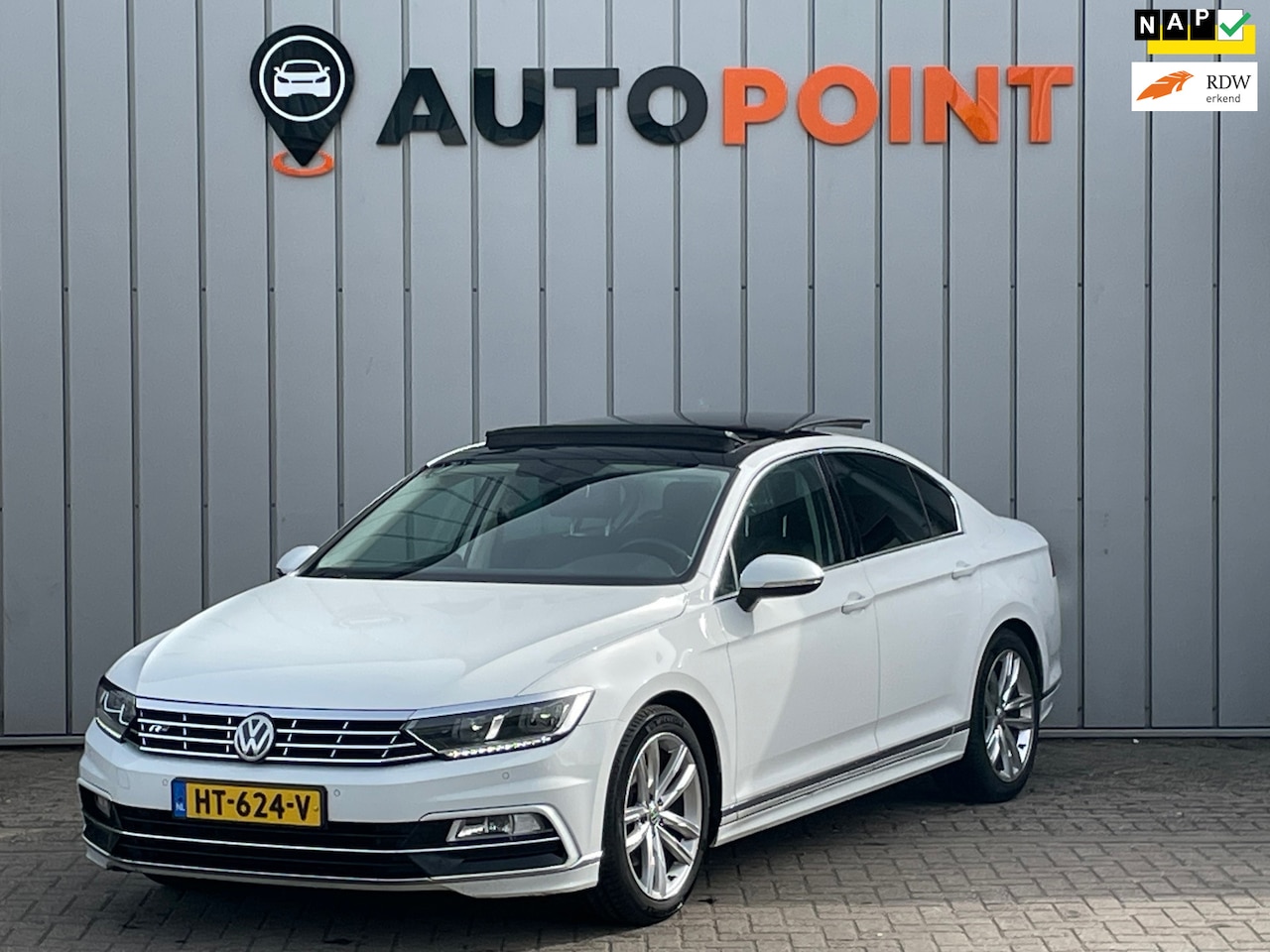 Volkswagen Passat - Business Edition R 1E EIG ORG NL|PANO|CAMERA|VIRTUAL.COCKPIT|ADAPTCRUISE|ALCANTARA|STOELVR - AutoWereld.nl