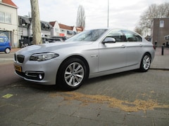 BMW 5-serie - 520i Luxury Edition / AUTOMAAT / AIRCO / LEER / NAVI / NL.AUTO / NW-STAAT / 211dkm