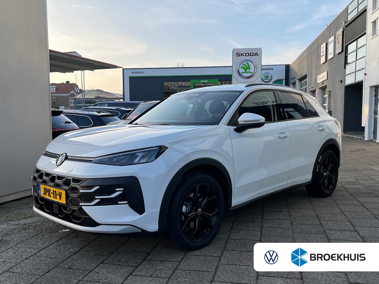 Volkswagen T-Roc - 1.5 eTSI 115pk Life First Edition VERLENGDE GARANTIE | 18" LM velgen zwart | ACC | Apple C - AutoWereld.nl