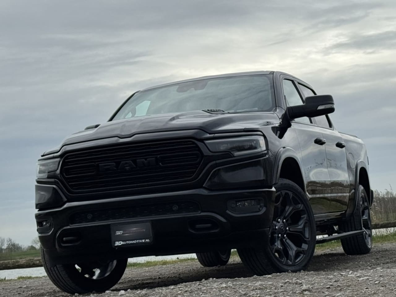 Dodge Ram 1500 - LIMITED NIGHT 5.7L V8, LAGE BIJTELLING, 1E EIG, DEALER ONDERHOUDEN - AutoWereld.nl