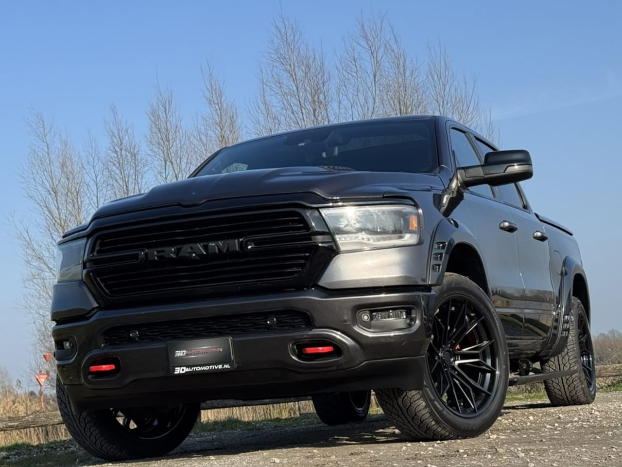 Dodge Ram 1500 - LARAMIE NIGHT WIDEBODY 5.7L V8, LUCHTV, HUD, PANO, H&K, 360, ACC, 22 INCH FUEL WHEELS - AutoWereld.nl