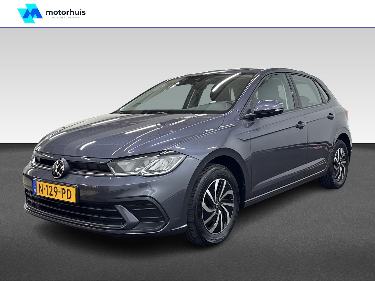 Volkswagen Polo - 1.0 TSI 95pk Life Hatchback | Handgeschakeld | Titaanzwart | Parkeersensoren voor en achte - AutoWereld.nl