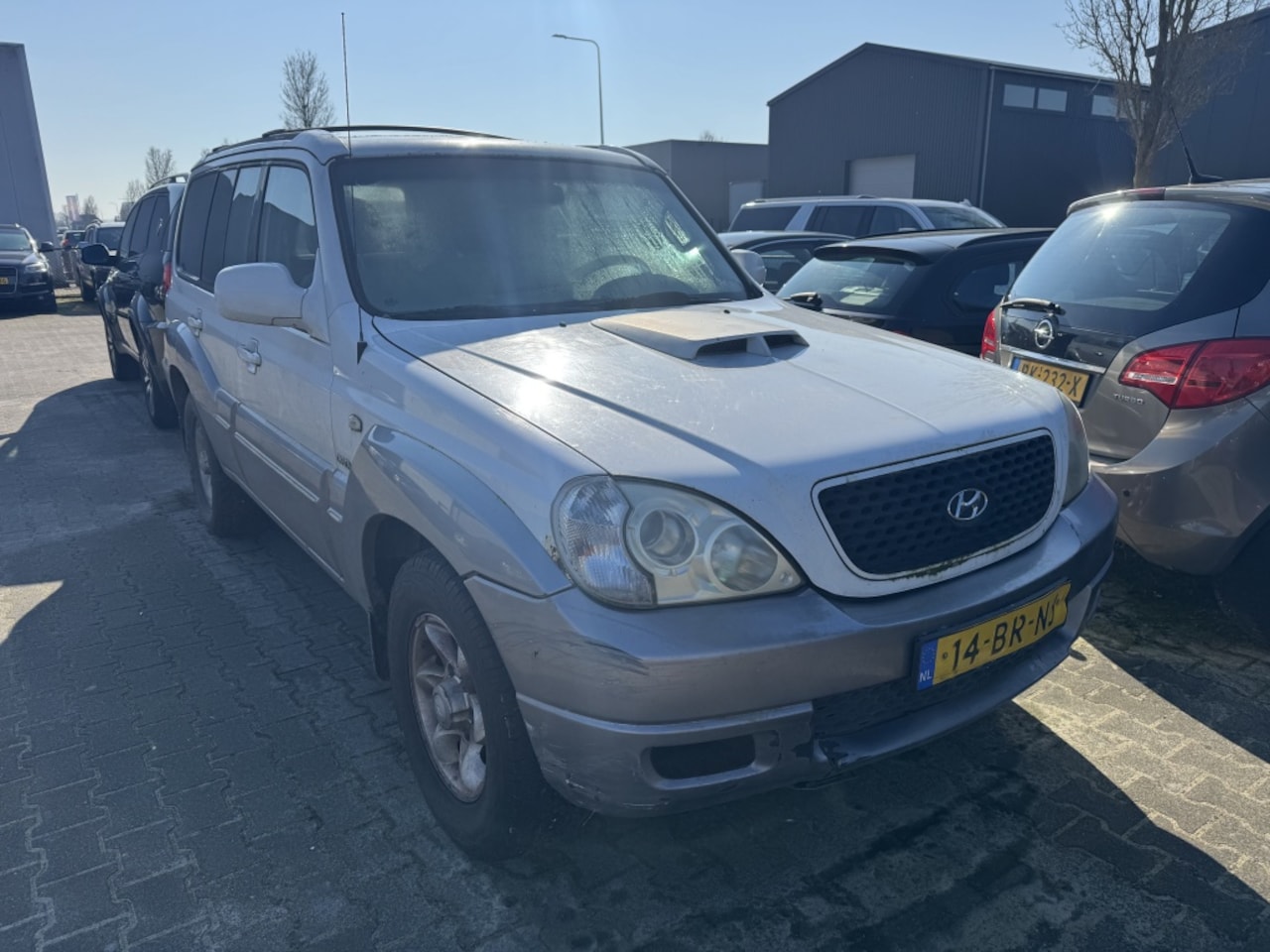 Hyundai Terracan - 2.9 CRDI Diesel 2004 Grijs Kenteken Lang 4X4 - AutoWereld.nl