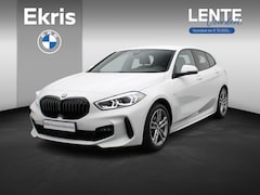 BMW 1-serie - 118i M Sportpakket | Stoelverwarming | Achteruitrijcamera | Sportstoelen | 17" | Lentevoor