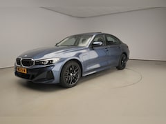 BMW 3-serie - Sedan 330e | LED | Leder | HUD | Schuifdak | Sportstoelen | Stoelverwarming | DAB | Alu 18