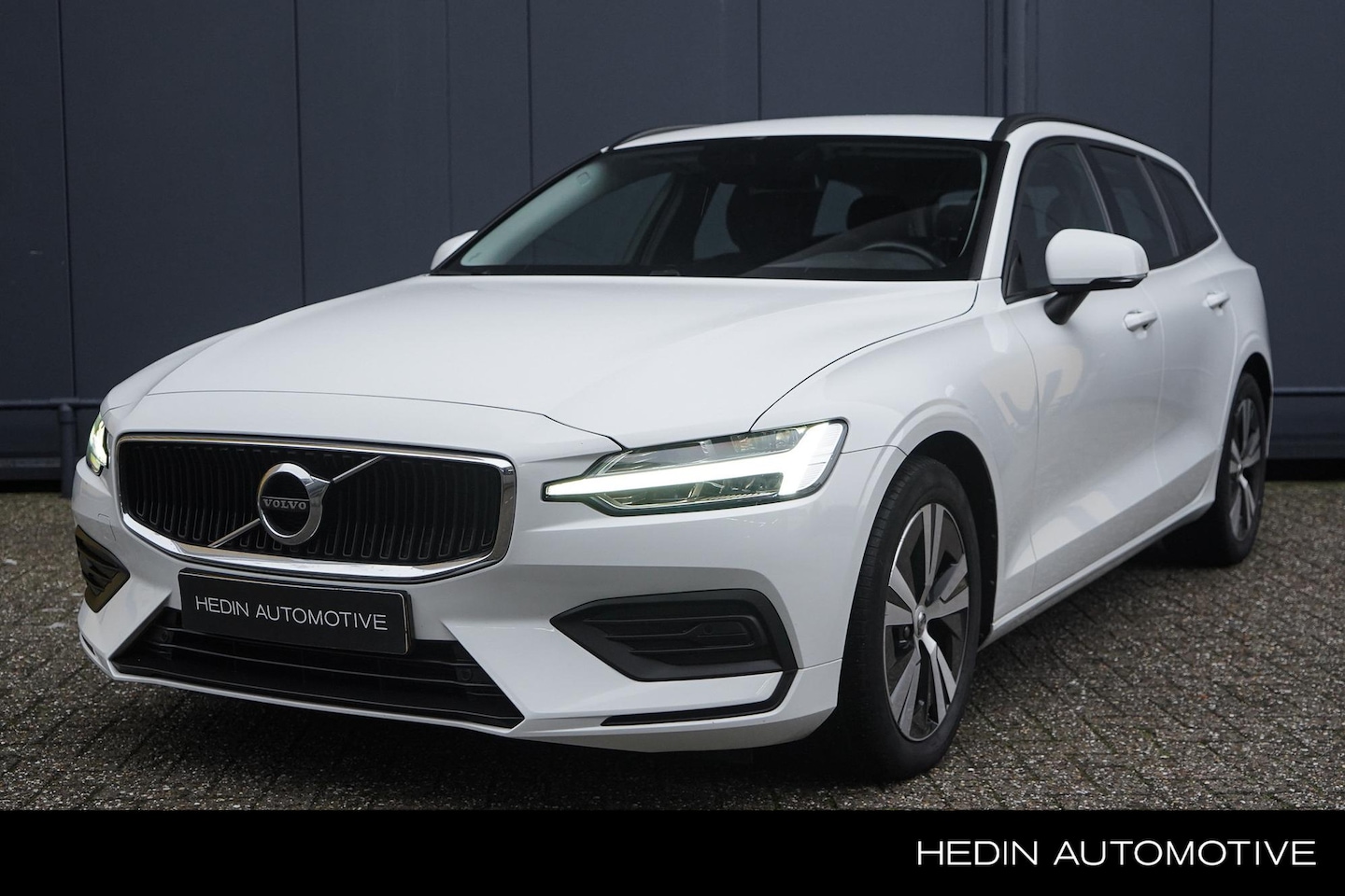 Volvo V60 - 2.0 B3 Momentum Advantage | Park assist | Stoel- & stuurwielverwarming - AutoWereld.nl