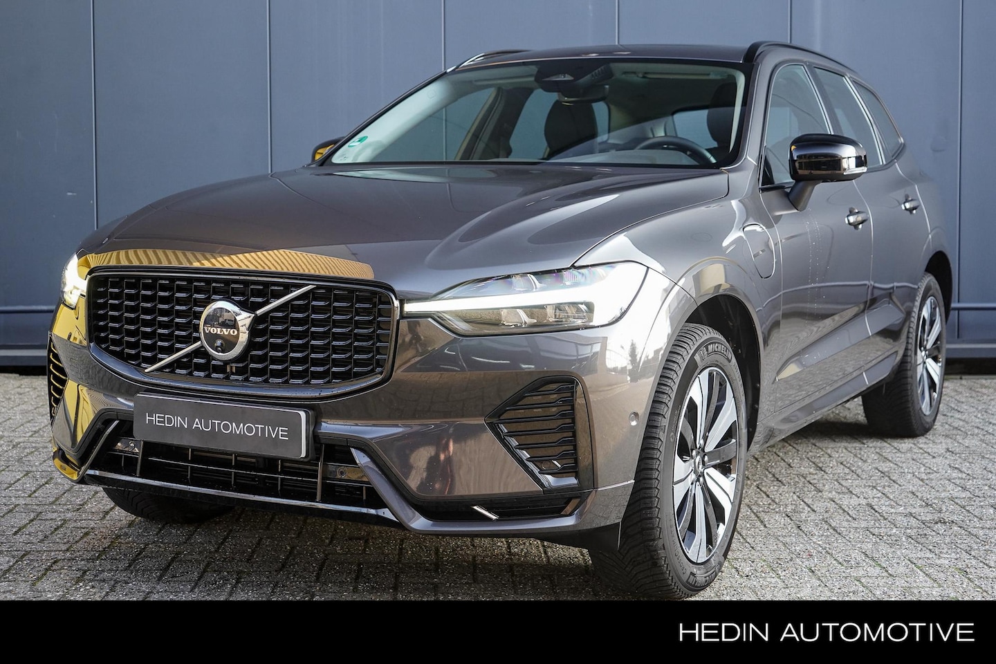 Volvo XC60 - 2.0 T6 Plug-in hybrid AWD Plus Dark | All Season | Trekhaak | 360° Camera | Panoramadak - AutoWereld.nl