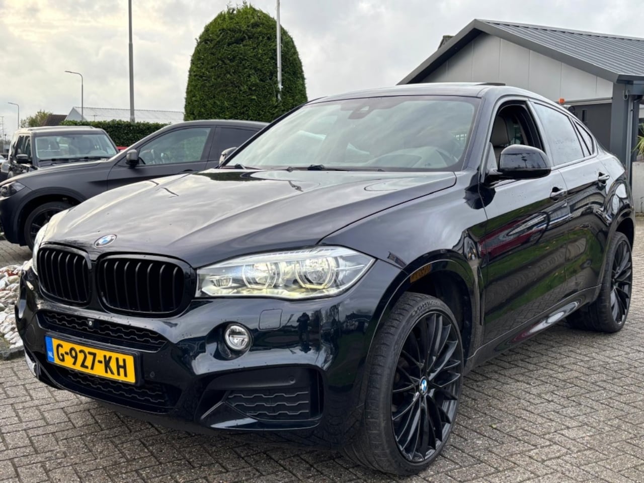 BMW X6 - 5.0i X-Drive V8 2015 Zwart 22" Velgen M-Pakket - AutoWereld.nl