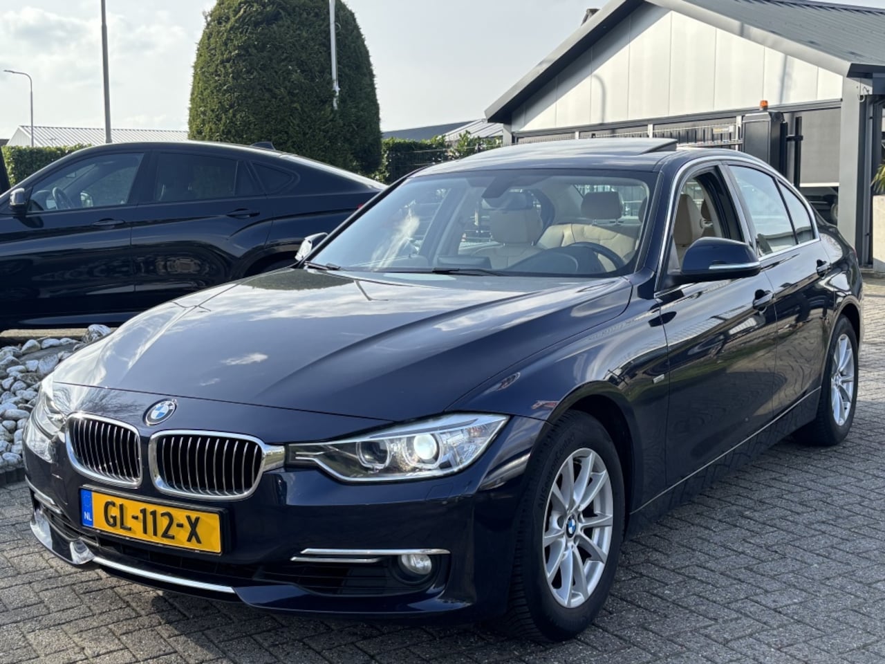 BMW 3-serie - 320i High Exe Sedan Automaat 2015 Schuifdak Dealerauto - AutoWereld.nl