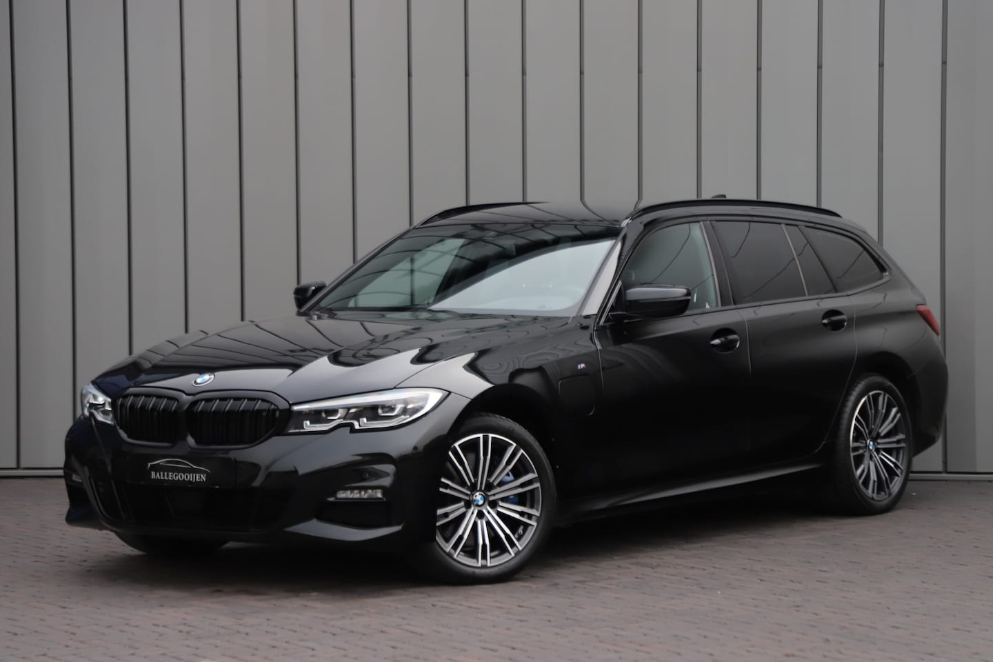 BMW 3-serie Touring - 330e High Executive | 292PK | Led | Sfeerverlichting | ACC | Clima | Trekhaak | Camera | S - AutoWereld.nl