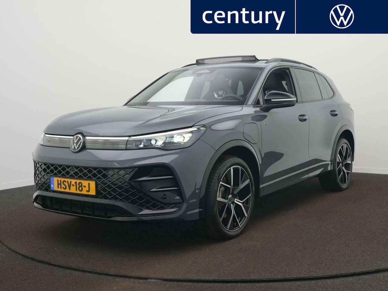 Volkswagen Tiguan - 1.5 eHybrid R-Line Edition Panoramadak - 272pk uitvoering - Navigatie - 20 Inch - Trekhaak - AutoWereld.nl