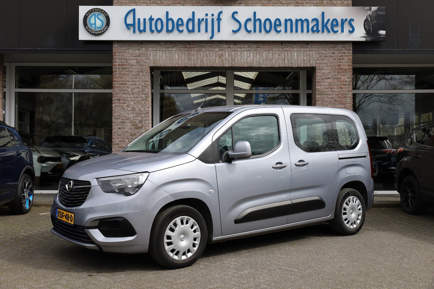Opel Combo Life - 1.2 Turbo L1H1 Edition CARPLAY SCHUIFDEUR NAVI CRUISE CLIMA DAB HILL-HOLD LANE-ASSIST PDC - AutoWereld.nl
