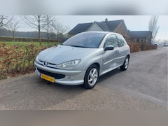 Peugeot 206 - 1.4-16V Quiksilver CLIMA BJ 2004