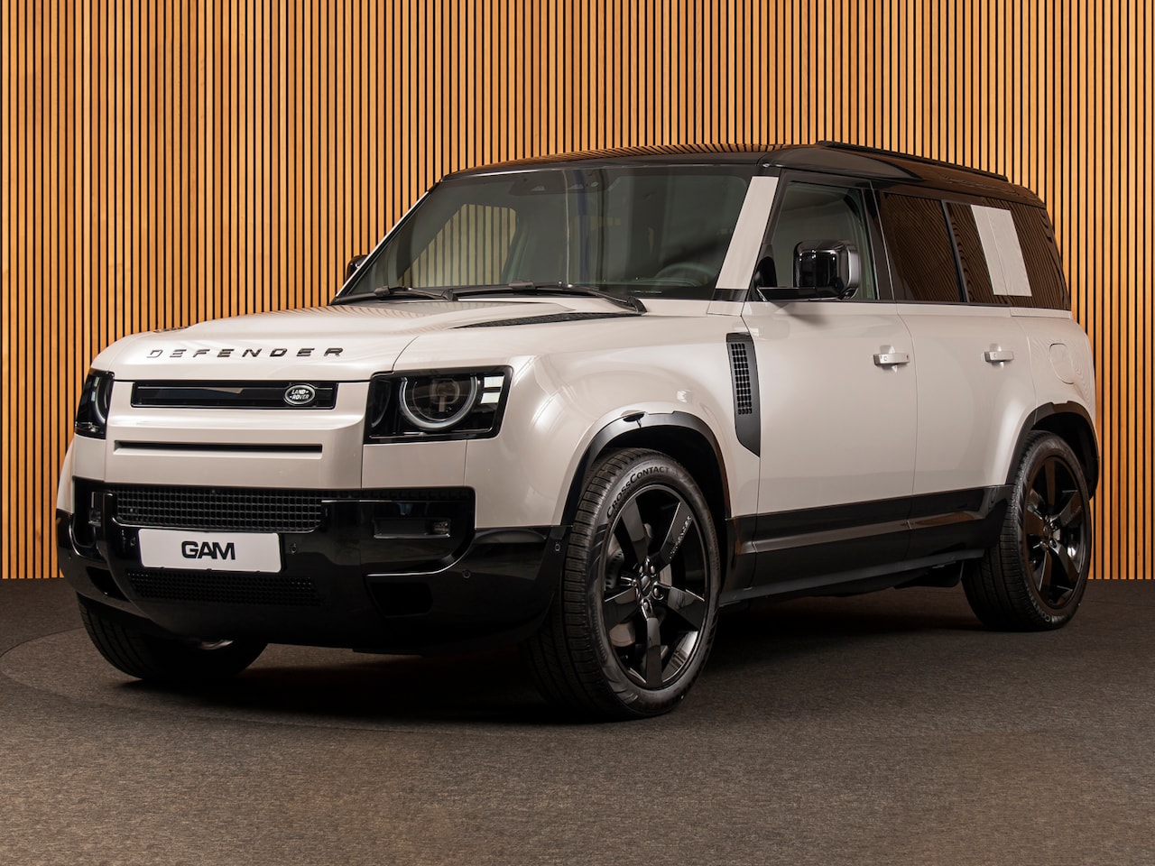 Land Rover Defender 110 - 2.0 P300e 110 X-Dynamic HSE MY26 | PANO | HUD | 22" | MERIDIAN - AutoWereld.nl