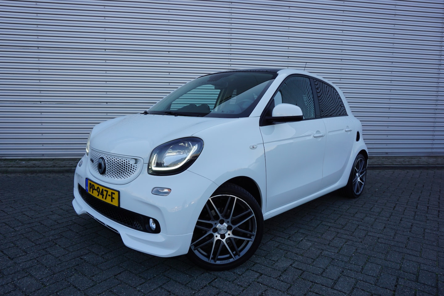Smart Forfour - 1.0 T BRABUS AUTOMAAT Panoramadak / Navi / Cruise / Camera / NAP - AutoWereld.nl
