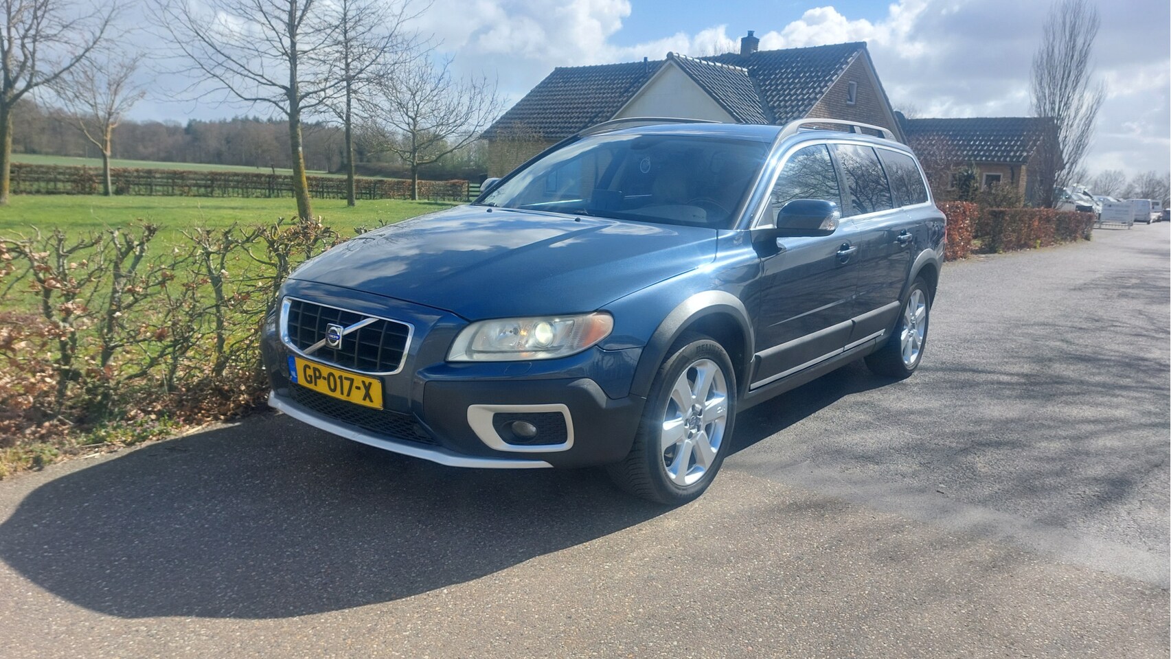 Volvo XC70 - 2.4 D5 Momentum CLIMA/NAVI/XENON BJ 2008 - AutoWereld.nl