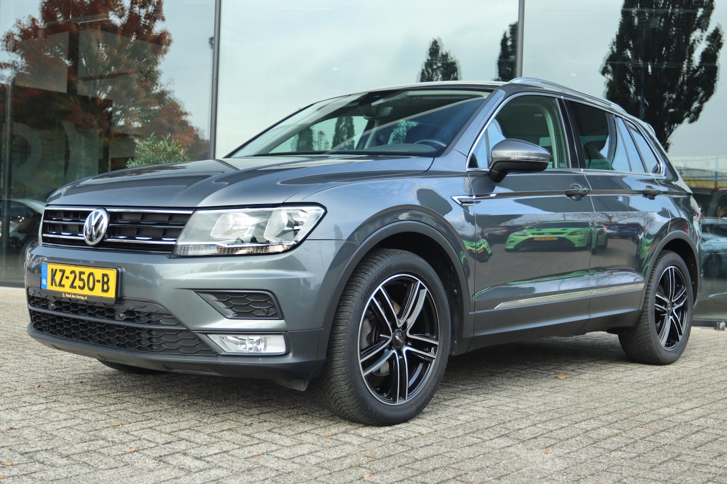 Volkswagen Tiguan - 1.4 TSI CONNECTED SERIES | TREKHAAK | CARPLAY | CRUISE | CLIMATE | PRIVACY | PDC - AutoWereld.nl