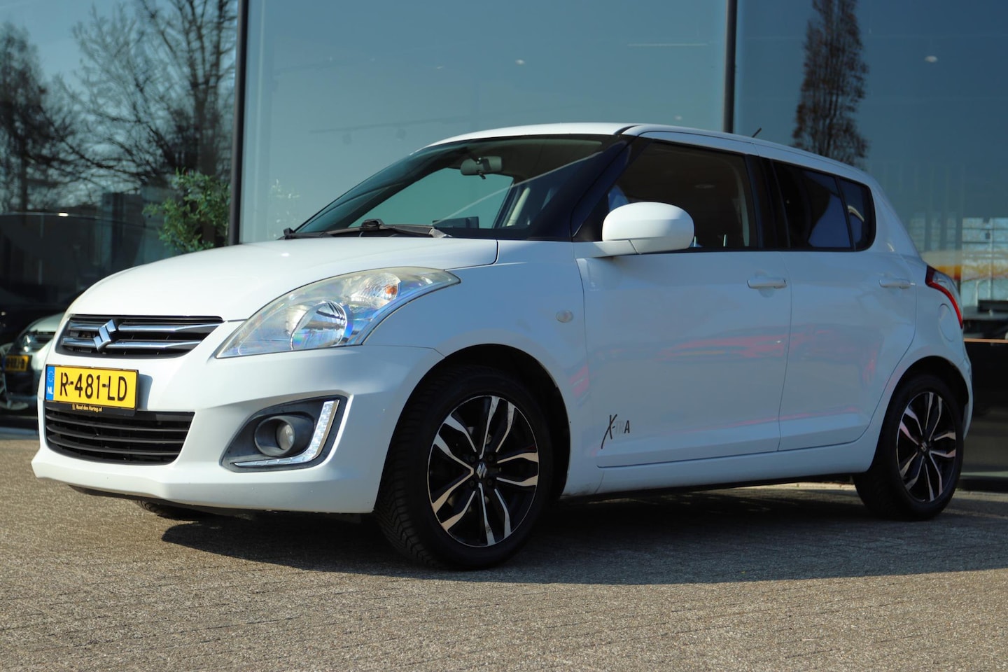 Suzuki Swift - 1.2 COMFORT EASSS X-TRA | CARPLAY | CRUISE | STOELVERWARMING | LMV - AutoWereld.nl