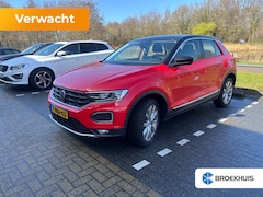 Volkswagen T-Roc - 1.5 TSI 150 pk Sport | Trekhaak | Climatronic | Navigatie |