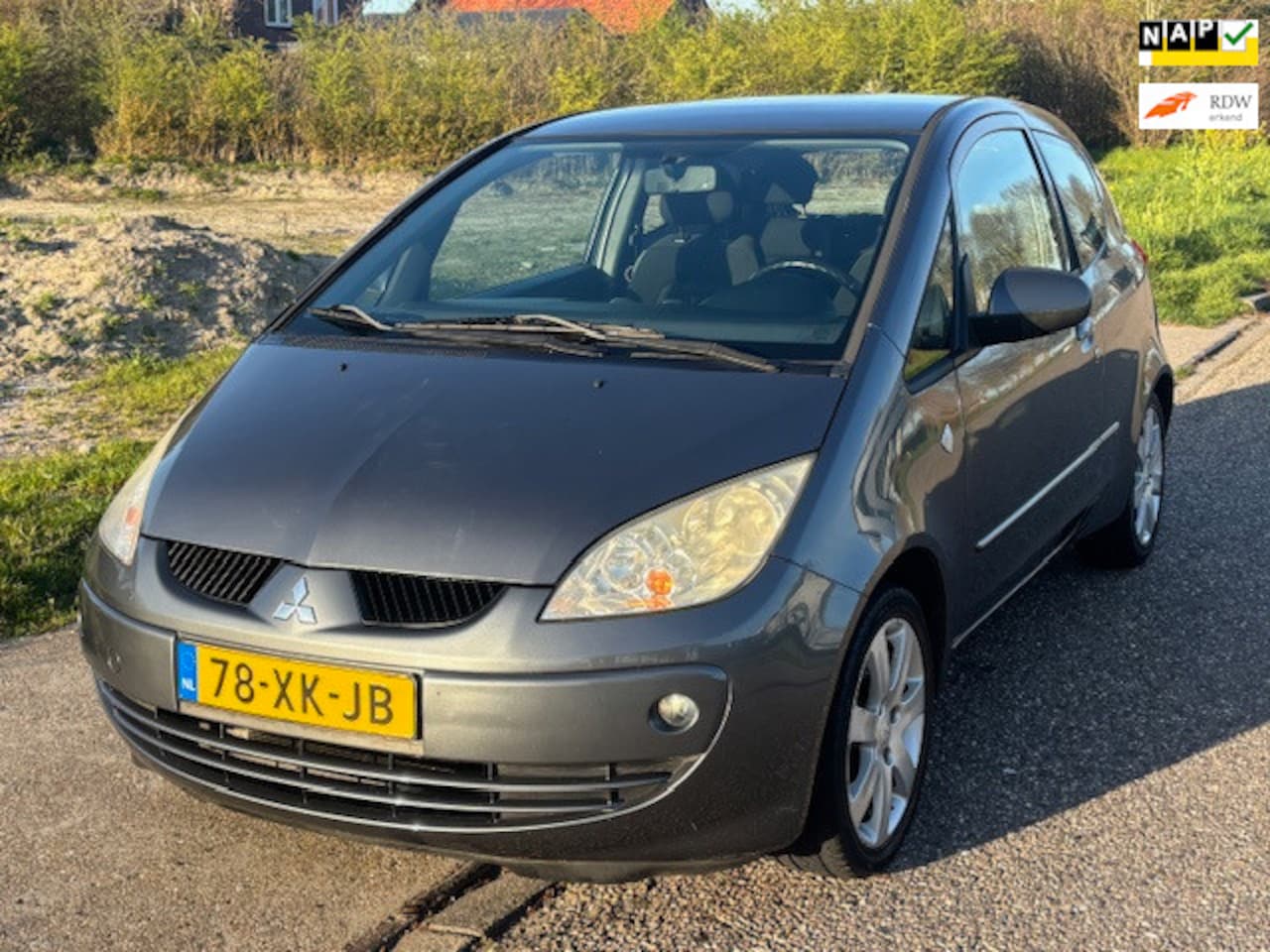 Mitsubishi Colt - 1.3 Inform 3-Drs Airco Electric ABS EBD pakket Audio/CD Colorpakket Afneembare trekhaak De - AutoWereld.nl