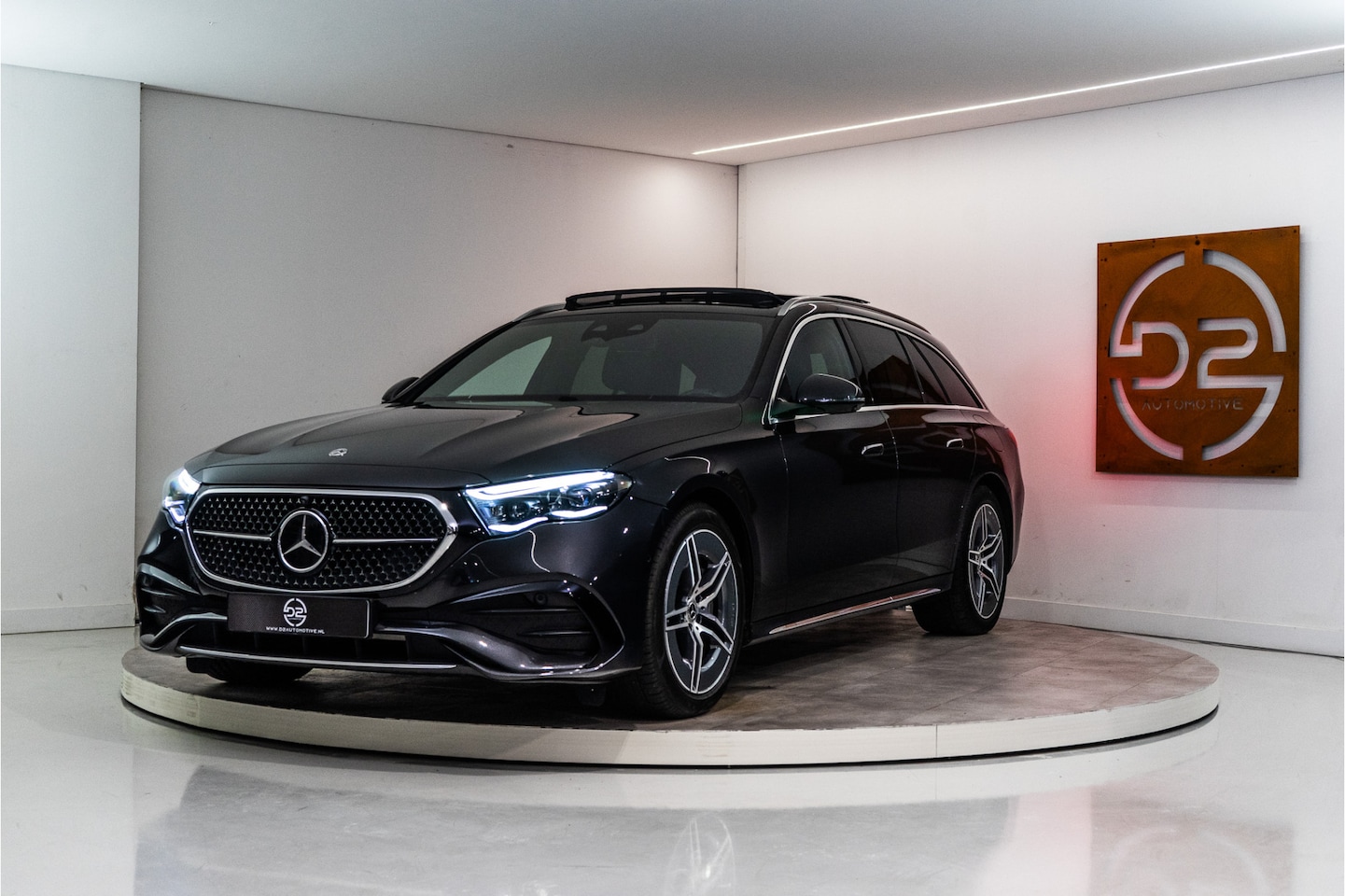 Mercedes-Benz E-klasse Estate - 300 e AMG 313PK | Pano | LED | Trekhaak | Sfeer | Burmester | Fabrieksgarantie - AutoWereld.nl