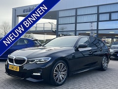 BMW 3-serie Touring - 318i 2.0 M-Sport Business Edition Navigatie Trekhaak Sporstoelen Camera Carplay Life Cockp