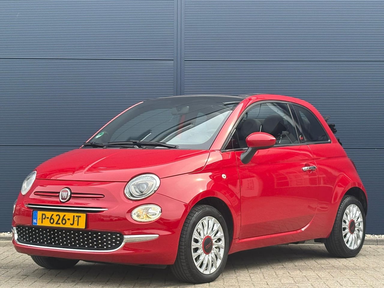 Fiat 500 C - 1.0 70pk Hybrid Red Cabrio | 7" Navi | Cruise Control | Climate Control | PDC | - AutoWereld.nl