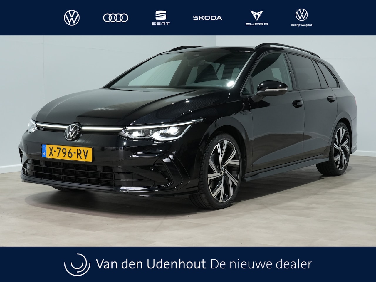 Volkswagen Golf Variant - 1.5 eTSI R-Line Business | Trekhaak | IQ.Light | 18" | Navigatie | Stoelverw. - AutoWereld.nl