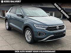 Volkswagen T-Roc - 1.5 TSI DSG Life Edition Automaat | Keyless | PDC |